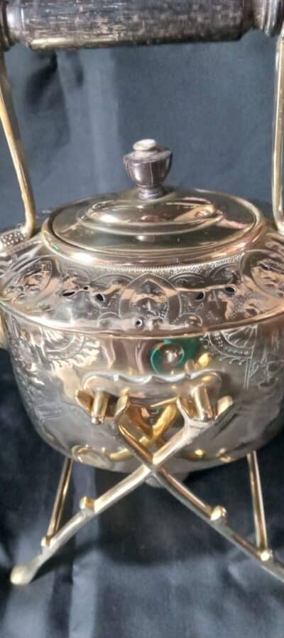 VICTORIAN BRASS EMBOSSED SPIRIT KETTLE. - Image 2