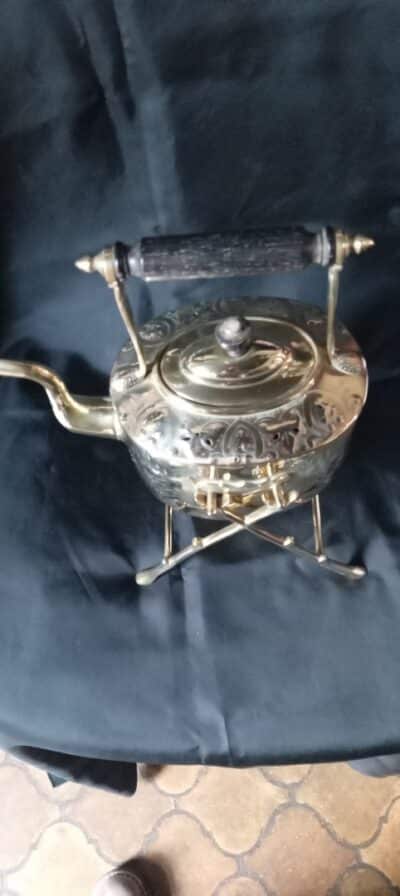 VICTORIAN BRASS EMBOSSED SPIRIT KETTLE. - Image 3