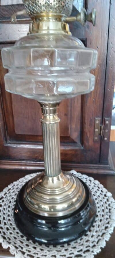 BRASS COLUMN VICTORIAN OIL LAMP Bedroom Antiques 4
