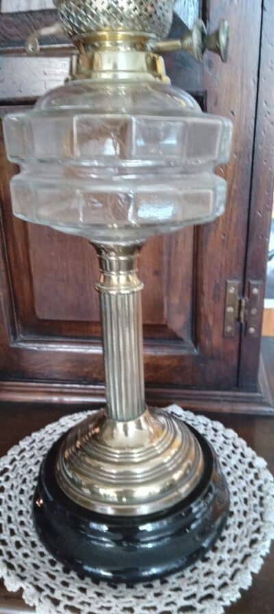 BRASS COLUMN VICTORIAN OIL LAMP - Image 2