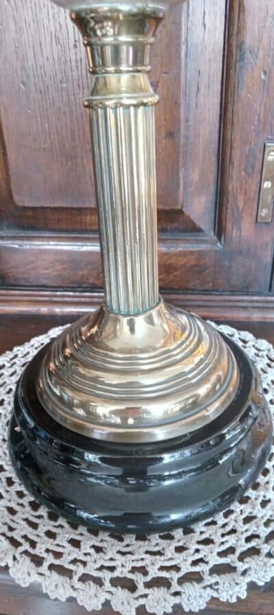 BRASS COLUMN VICTORIAN OIL LAMP - Image 3