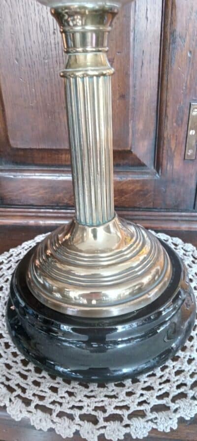 BRASS COLUMN VICTORIAN OIL LAMP Bedroom Antiques 5