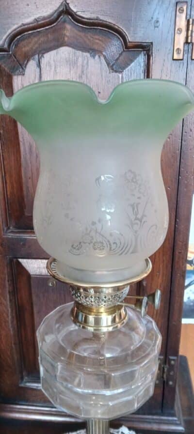 BRASS COLUMN VICTORIAN OIL LAMP Bedroom Antiques 6