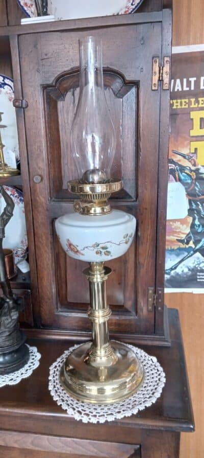 A BRASS COLUMN VICTORIAN OIL LAMP with CERAMIC RESERVOIR. (1870/80'S)