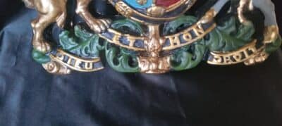 A RESIN ROYAL COAT OF ARMS---i WAS NOT AWARDED THIS! - Image 3