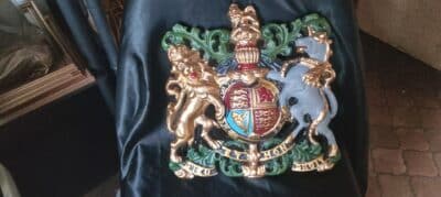 A RESIN ROYAL COAT OF ARMS—i WAS NOT AWARDED THIS! Antique Collectibles 6