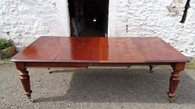Victorian 2 leaf mahogany dining table