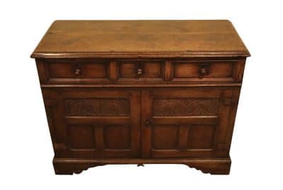 A Low Oak Dresser Base - Image 4
