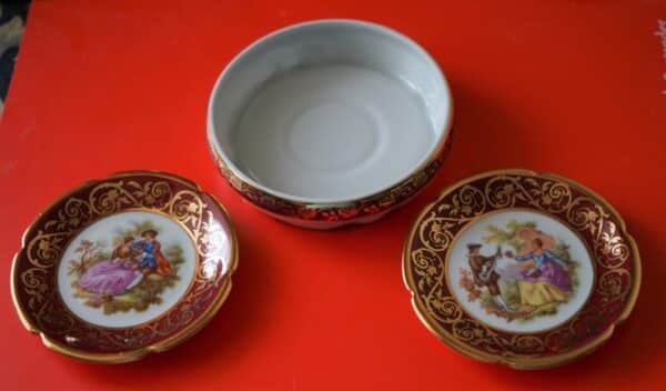 SALE – A Large Limoges Fragonar Trinket Box & two Miniature Plates – Collectable / Ideal Gift Antique Royal Crown Derby Antique Ceramics 4
