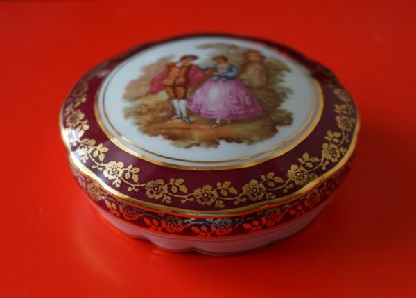 SALE – A Large Limoges Fragonar Trinket Box & two Miniature Plates – Collectable / Ideal Gift Antique Royal Crown Derby Antique Ceramics 6