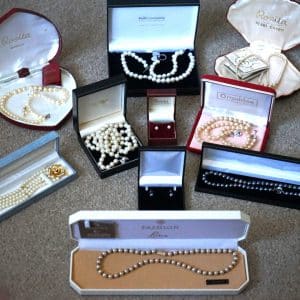 We Have in Our Store A Selection of Boxed Pearl Necklaces Black Boxed Pearl Necklace & Earrings Set Antique Jewellery 3