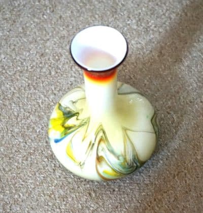 Stunning Vintage Art Glass Vase - Ideal / Wedding / Birthday Present