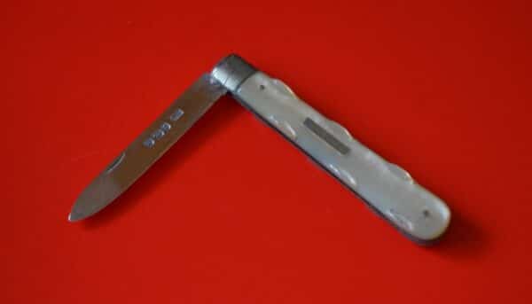 SALE – A Circa:- 1977 A Silver Mother of Pearl Sheffield Folding Fruit Knife – Collectable Knives / Present Antique Knives Antique Knives 3