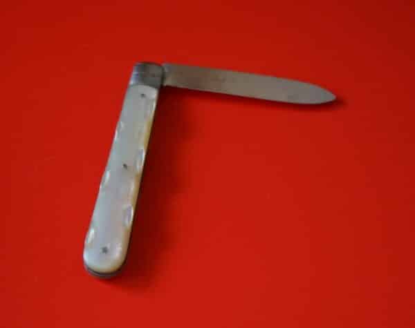 SALE – A Circa:- 1977 A Silver Mother of Pearl Sheffield Folding Fruit Knife – Collectable Knives / Present Antique Knives Antique Knives 4