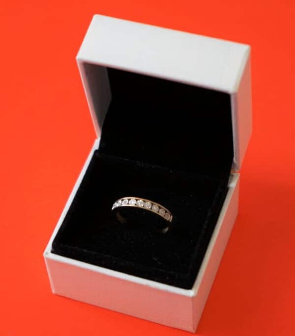SALE - A Vintage 9ct Gold 9 Stone Diamond Wedding / Anniversary Ring Boxed - Ideal Present