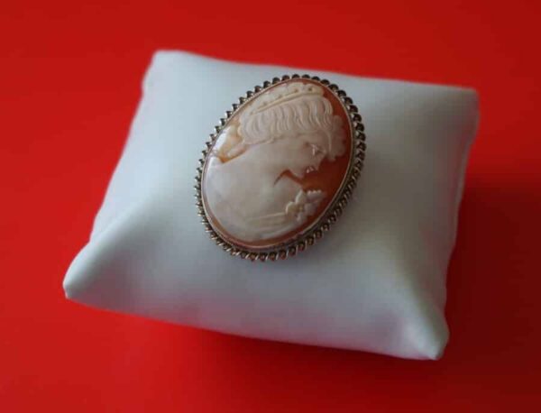 Vintage Silver Cameo Brooch / Pendant - Boxed - Image 5