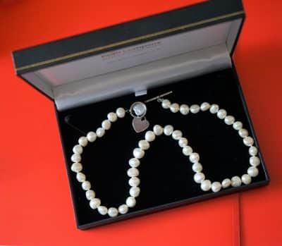 We Have in Our Store A Selection of Boxed Pearl Necklaces Black Boxed Pearl Necklace & Earrings Set Antique Jewellery 6