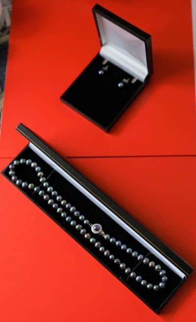 We Have in Our Store A Selection of Boxed Pearl Necklaces Black Boxed Pearl Necklace & Earrings Set Antique Jewellery 7