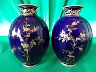 SOLD Fine pair Derby vases - Image 2