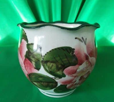 Scottish Wemyss vase (Roses)