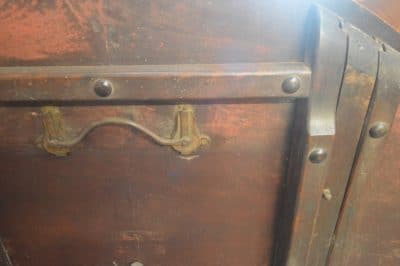 RARE mid 18th century walnut three pedestal dining table - Image 3