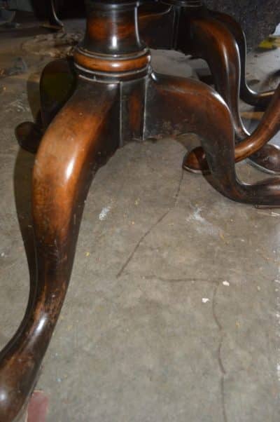 RARE mid 18th century walnut three pedestal dining table - Image 4