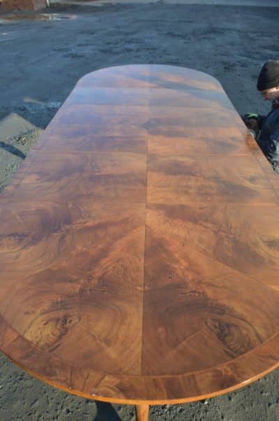 RARE mid 18th century walnut three pedestal dining table - Image 5