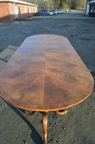 RARE mid 18th century walnut three pedestal dining table - Image 10