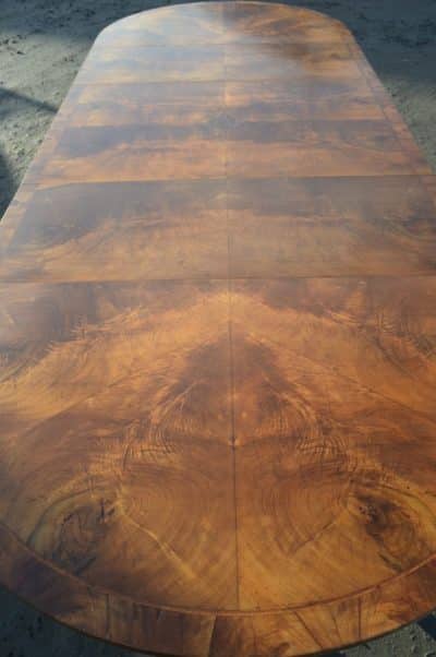 RARE mid 18th century walnut three pedestal dining table - Image 12