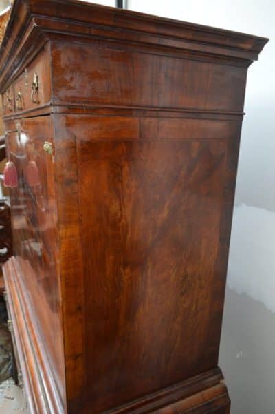George II walnut secretaire/escritoire - Image 3
