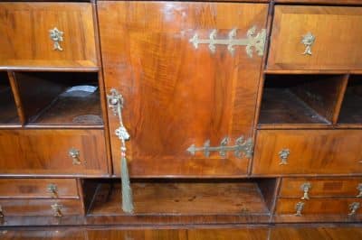 George II walnut secretaire/escritoire - Image 4