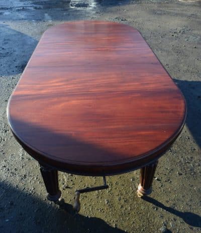 Large Victorian extending dining table - Image 2