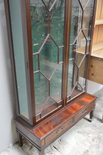 Edwardian mahogany glass shelve cabinet - Image 2