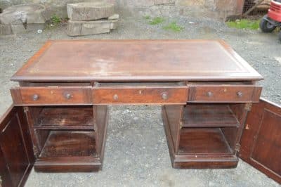 Early Victorian Mahogany Partners Desk - Image 3