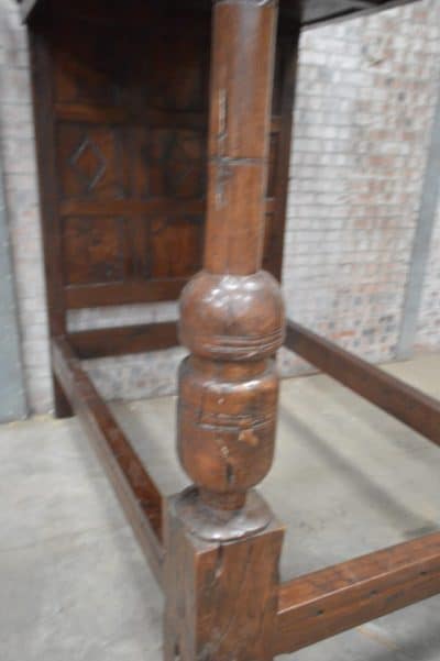 Charles II Oak four poster bed. - Image 5