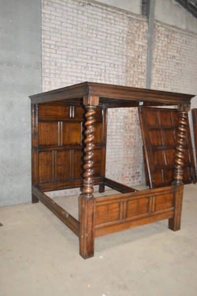 Victorian oak four poster bed. - Image 7