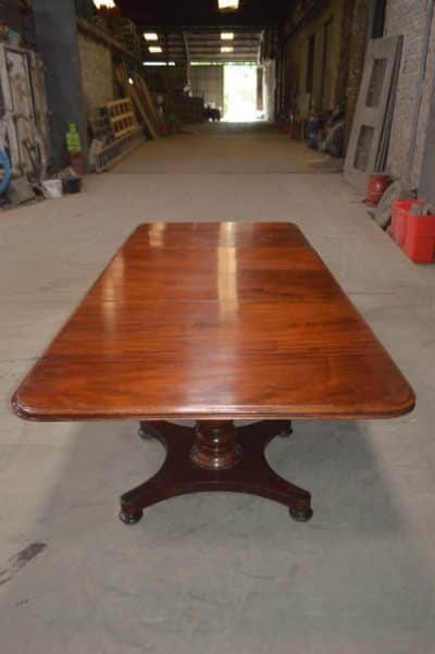 large William IV three pedestal dining table A large William IV mahogany three pedestal dining table. Antique Tables 4