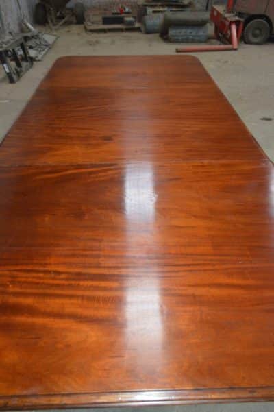 large William IV three pedestal dining table A large William IV mahogany three pedestal dining table. Antique Tables 5