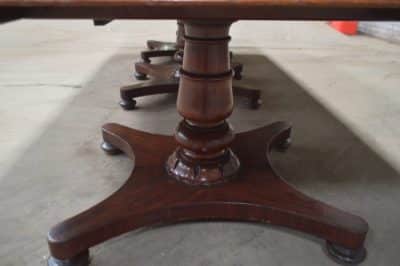 large William IV three pedestal dining table A large William IV mahogany three pedestal dining table. Antique Tables 7