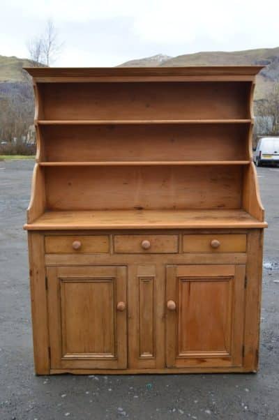 A Victorian Scots pine dresser 19th century Antique Furniture 3