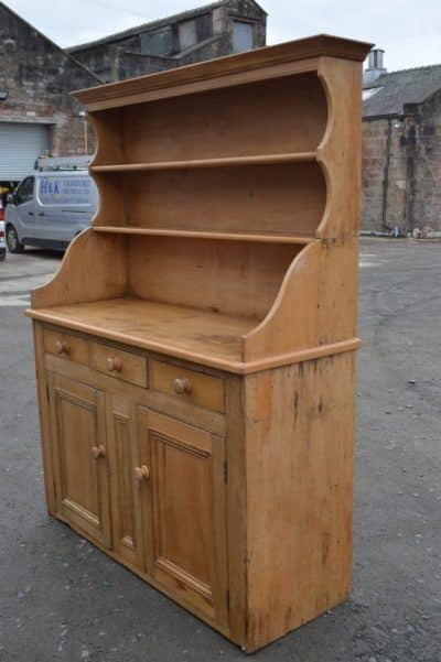 A Victorian Scots pine dresser 19th century Antique Furniture 4
