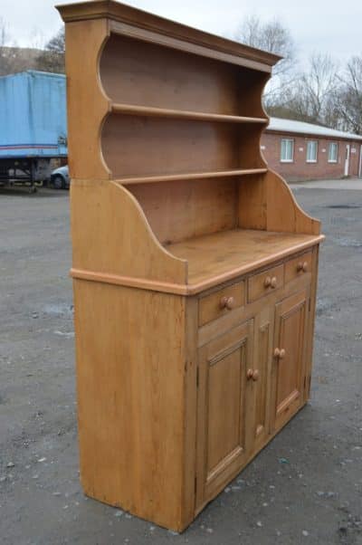 A Victorian Scots pine dresser 19th century Antique Furniture 5
