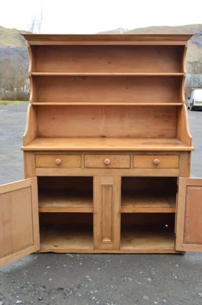 A Victorian Scots pine dresser 19th century Antique Furniture 6