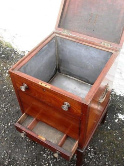 Georgian Mahogany Cellaret - Image 2