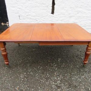 Wide Victorian mahogany extending dining table 19th century Antique Furniture 3