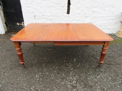 Wide Victorian mahogany extending dining table 19th century Antique Furniture 3