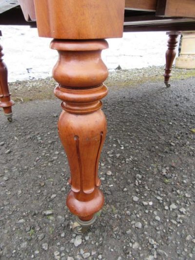 Wide Victorian mahogany extending dining table 19th century Antique Furniture 4