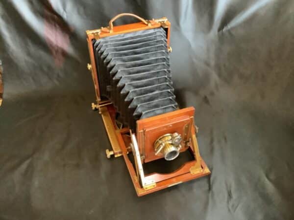 A MAGNIFICENT HALF PLATE WILLIAM BUTCHER 1903 CAMERA - Image 2