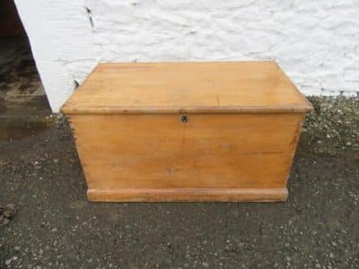 Victorian pine kist 19th century Antique Furniture 3