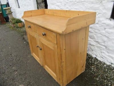 Victorian pine kitchen dresser 19th century Antique Furniture 4